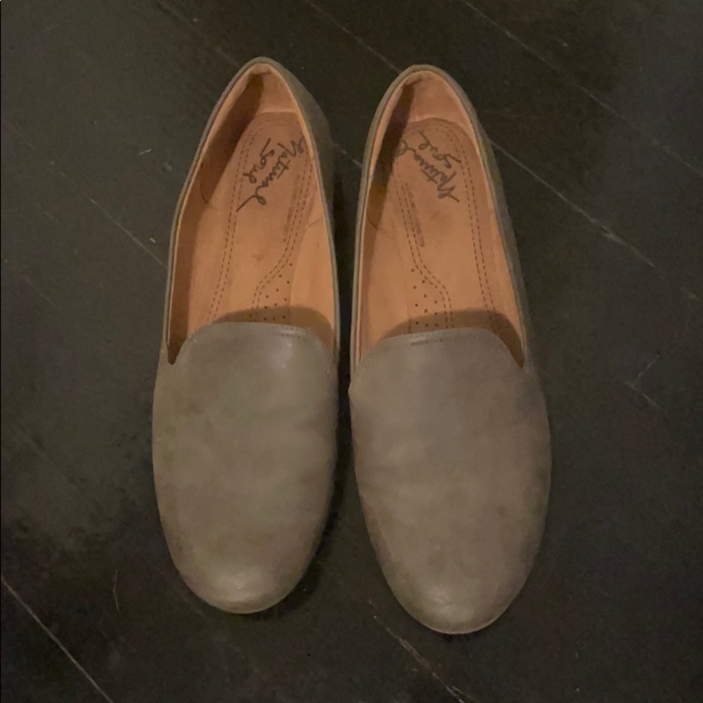 Natural Soul Beige/Brown flats